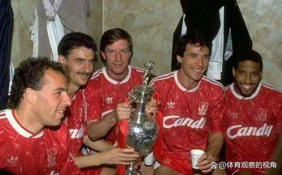 女撑大肚子